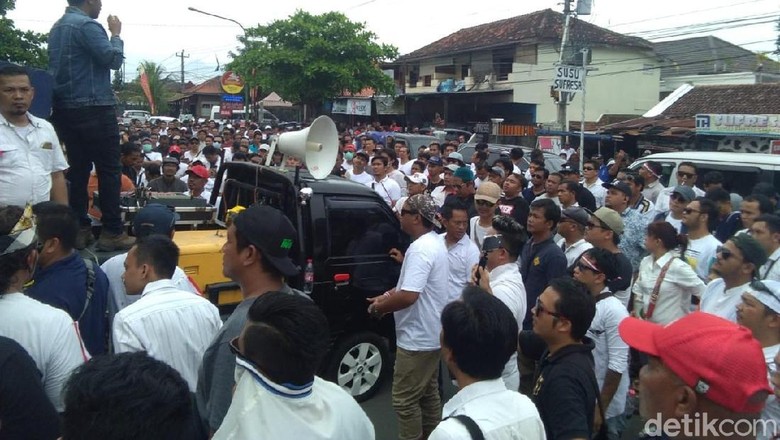 Driver Go-Car Yogya Demo Tuntut Kembalikan Skema Bonus yang Lama