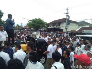 Driver Go-Car Yogya Demo Tuntut Kembalikan Skema Bonus yang Lama Driver Go-Car Yogya Demo Tuntut Kembalikan Skema Bonus yang Lama