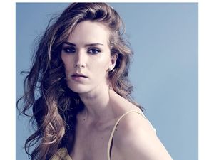 Foto Aktris Cantik yang Dikabarkan Punya Skandal Seks dengan Bos Warner Bros