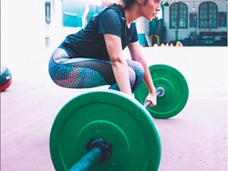 8 Manfaat Latihan Deadlift bagi Tubuh dan Cara Melakukannya