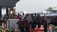 Detik-detik Seorang Ibu Terobos Paspampres, Ngadu ke Jokowi, Lalu Pingsan