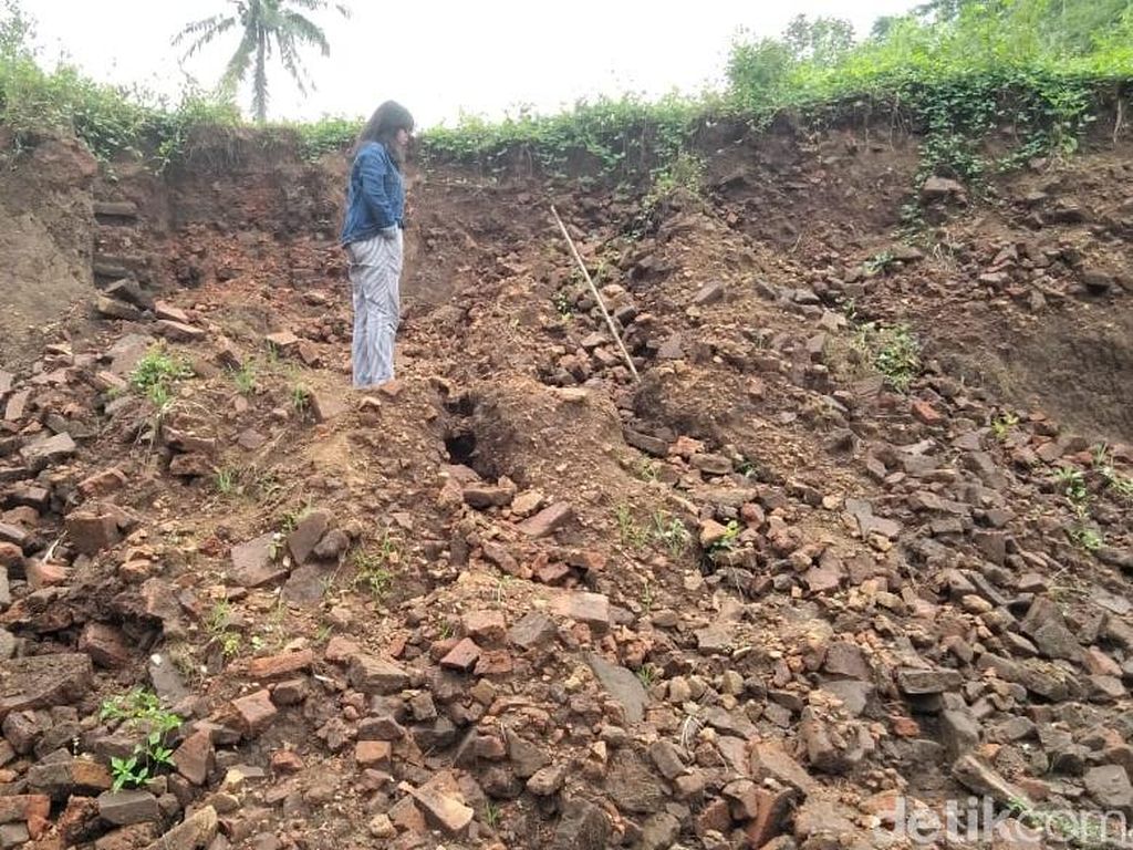 Situs Kuno di Tengah Proyek Tol Masih Diteliti, Bagaimana Nasibnya Nanti? Situs Kuno di Tengah Proyek Tol Masih Diteliti, Bagaimana Nasibnya Nanti?