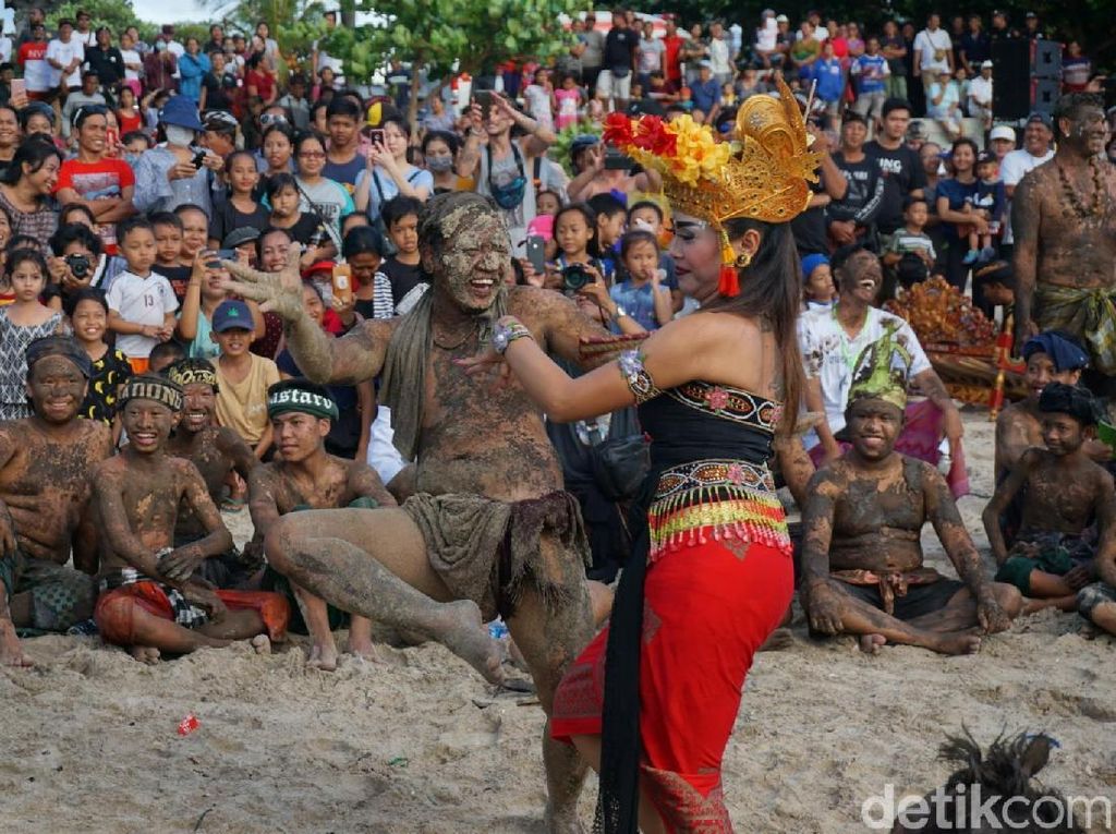 Begini Cara Pamong Desa di Bali Menjaga Adat Istiadatnya Begini Cara Pamong Desa di Bali Menjaga Adat Istiadatnya