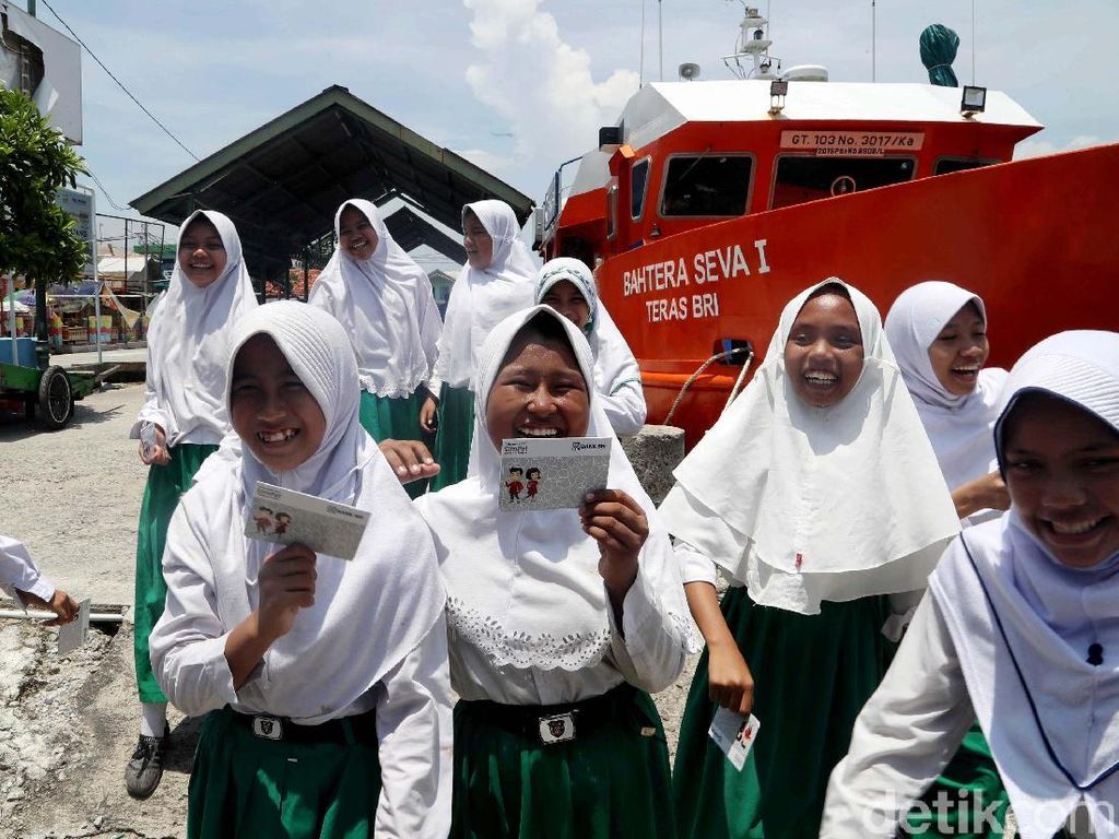 Kejar Inklusi Keuangan, Anak SMP bakal Diwajibkan Buka Tabungan Kejar Inklusi Keuangan, Anak SMP bakal Diwajibkan Buka Tabungan
