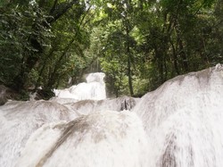 Satu Lagi Air Terjun Perawan Cantik di Papua