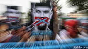 Aksi Tolak Penangguhan Penahanan Ahmad Dhani