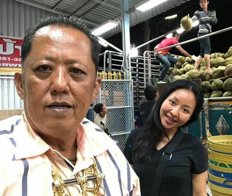4 Fakta Juragan Durian Thailand yang Mengadakan Sayembara Cari Mantu Berhadiah Miliaran 4 Fakta Juragan Durian Thailand yang Mengadakan Sayembara Cari Mantu Berhadiah Miliaran
