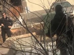 Polisi AS Selidiki Insiden Pria Kulit Hitam Ditahan Saat Memunguti Sampah