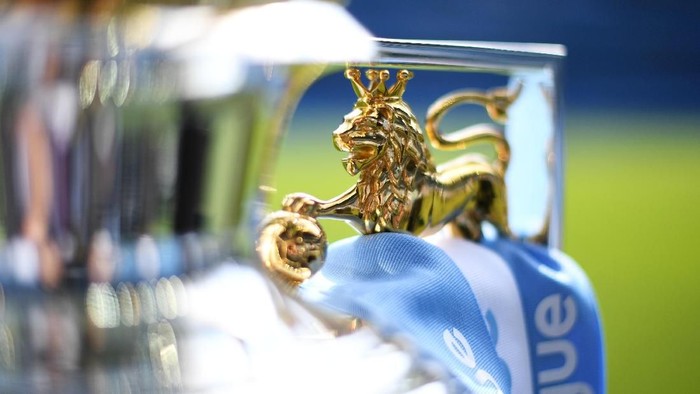 MANCHESTER, ENGLAND - MAY 06:  The Premier League Trophy on display prior to the Premier League match between Manchester City and Huddersfield Town at Etihad Stadium on May 6, 2018 in Manchester, England.  (Photo by Michael Regan/Getty Images)