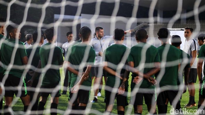 Simon McMenemy menggelar pemusatan latihan akhir Mei. (Pradita Utama/detikSport) Simon McMenemy menggelar pemusatan latihan akhir Mei. (Pradita Utama/detikSport)