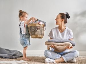Latih Anak Jadi Sosok Penolong Sejak Dini Yuk, Bun Latih Anak Jadi Sosok Penolong Sejak Dini Yuk, Bun