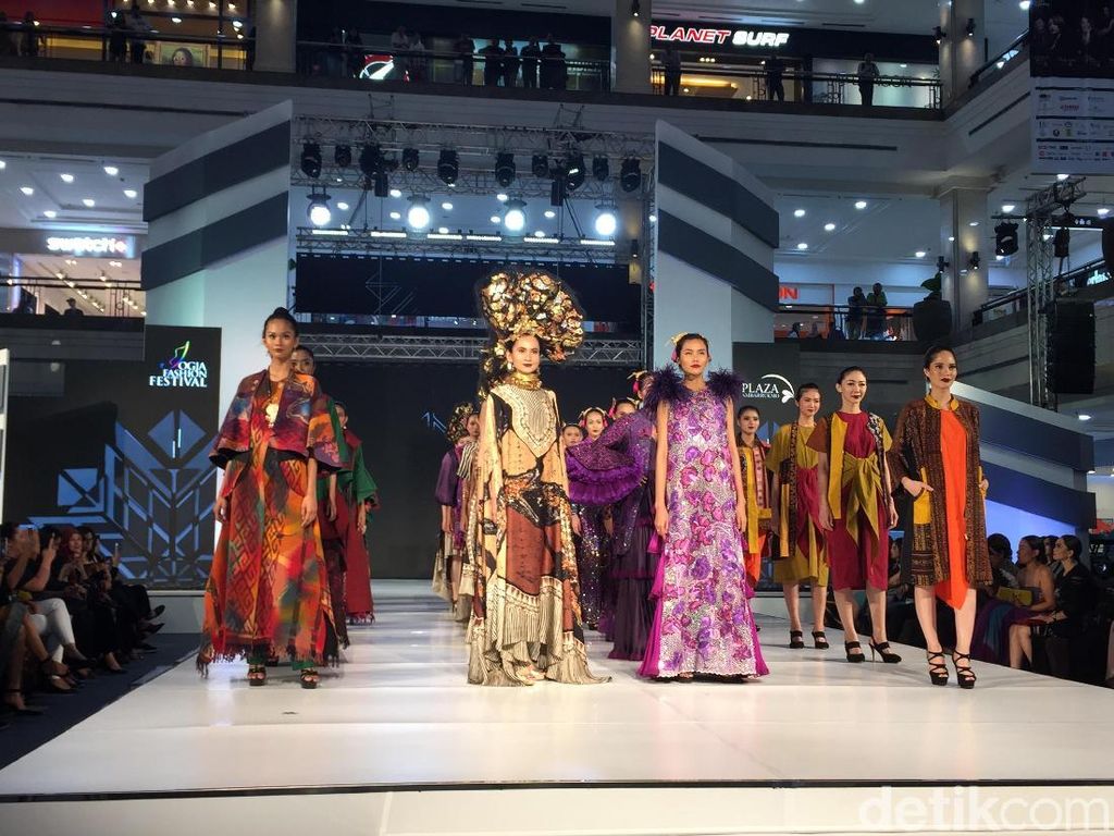 Tampil Beda, Jogja Fashion Festival 2019 Angkat Keindahan Songket