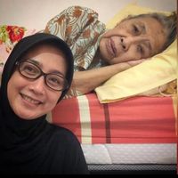 Desy Ratnasari dan sang nenek