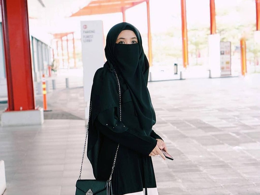 5 Selebgram Bercadar Indonesia, Usia Masih Muda Tapi Punya Banyak Fans 5 Selebgram Bercadar Indonesia, Usia Masih Muda Tapi Punya Banyak Fans