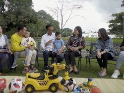 Ekspresi Menggemaskan Jan Ethes Bertemu Rafathar Pertama Kali