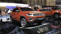 Jeep Renegade dan Compas dengan Colokan Listrik
