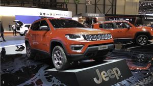 Jeep Renegade dan Compas dengan Colokan Listrik