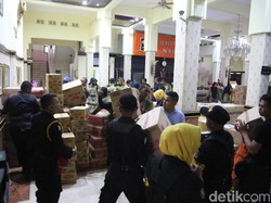 Pemkot Surabaya Salurkan Bantuan dan Buka Posko Banjir