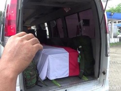 Gugur di Papua, Jenazah Serda Yusdin Tiba di Bandara Makassar