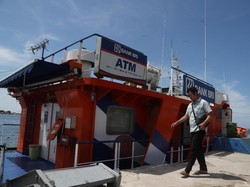 Arungi Laut, Bank Terapung Buka Layanan di Pulau Seribu