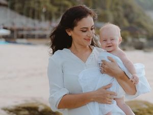 Cara Tak Biasa Marissa Nasution Hadapi Nyinyiran Saat Bersama Anak Cara Tak Biasa Marissa Nasution Hadapi Nyinyiran Saat Bersama Anak