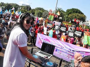 Potret Aksi Hari Perempuan di Kawasan Monas Potret Aksi Hari Perempuan di Kawasan Monas