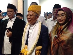 Tiba di Sumut, Maruf Amin Disambut Pakaian Adat Kesultanan Deli