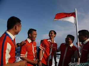 Mereka Terombang-ambing di Laut demi Masyarakat Kepulauan
