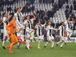 Juventus menutup laga dengan kemenangan 4-1. Mereka kini sudah mengumpulkan 75 poin dari 27 laga, unggul 19 poin dari Napoli. Foto: Tullio M. Puglia/Getty Images