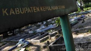 Makam Sunyi Sepi di Pulau Karya