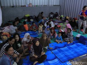 Cerita Warga Banjir Bojongsoang Huni Pengungsian Bersama Bayinya Cerita Warga Banjir Bojongsoang Huni Pengungsian Bersama Bayinya