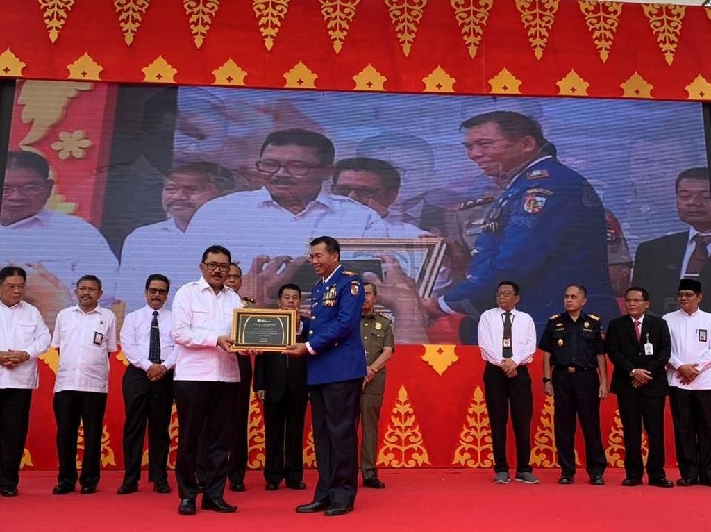 BPJS Ketenagakerjaan Beri Penghargaan ke Wali Kota Pekanbaru BPJS Ketenagakerjaan Beri Penghargaan ke Wali Kota Pekanbaru