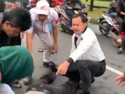 Wali Kota Bogor Bima Arya Beraksi, Tolong Polisi yang Terkapar di Jalan