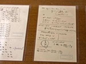 110 Naskah Einstein yang Tak Pernah Diketahui Dipamerkan di Yerusalem