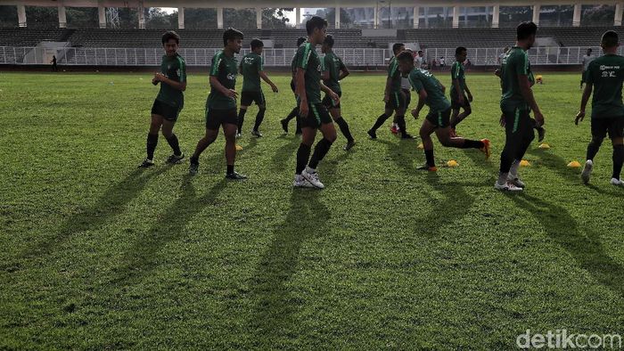 30 pemain Timnas Indonesia U-23 sudah bertolak ke Bali guna menjalani pemusatan latihan jelang berlaga di Kualifikasi Piala Asia U-23. (Foto: Pradita Utama/detikcom) 30 pemain Timnas Indonesia U-23 sudah bertolak ke Bali guna menjalani pemusatan latihan jelang berlaga di Kualifikasi Piala Asia U-23. (Foto: Pradita Utama/detikcom)