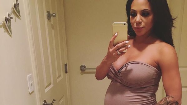 Pesepakbola Cantik Ini Dikritik karena Latihan Saat Hamil 6 Bulan