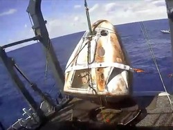 Kapsul Luar Angkasa SpaceX Berhasil Kembali ke Bumi