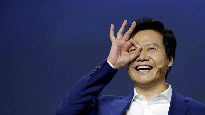 Bersama sejumlah orang, Lei Jun mendirikan Xiaomi sempurna 9 tahun kemudian pada hari ini. (Foto: REUTERS/Jason Lee)