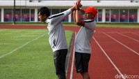 Pelatih Indra Sjafri memimpin langsung jalannya internal game.