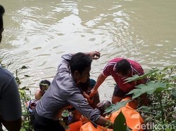 Mayat Pria Bertato Ditemukan Mengapung di Sungai Rembang