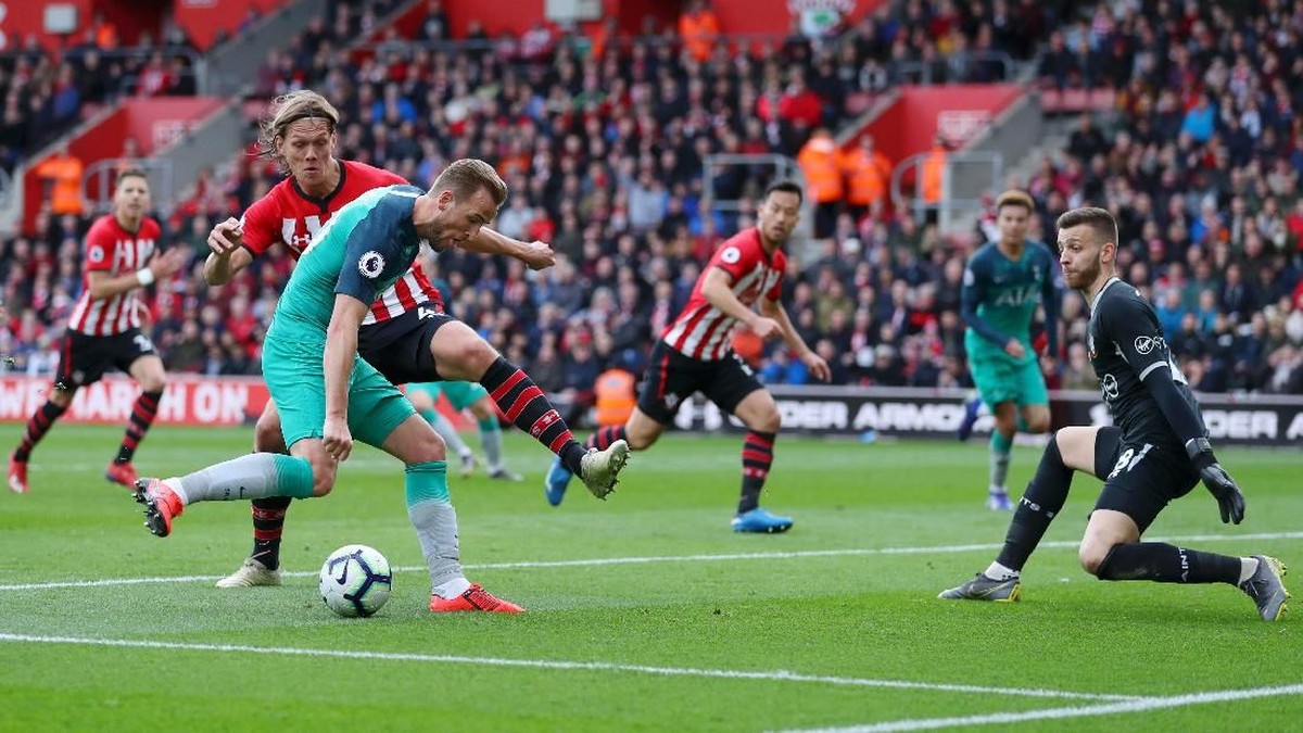 Tottenham Hotspur unggul 1-0 atas Southampton di babak pertama berkat gol Harry Kane (Foto: Catherine Ivill/Getty Images)