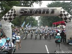 Ribuan Pesepeda Ikuti Fun Bike 32 Tahun TVRI Jabar