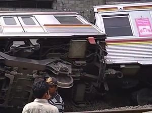 Kesaksian Warga yang Ambil Video Sesaat Setelah KRL Terguling Kesaksian Warga yang Ambil Video Sesaat Setelah KRL Terguling