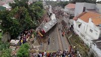 Potret KRL Jakarta-Bogor Terguling dari Atas