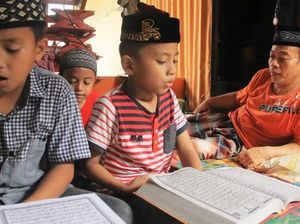 Kisah Amin dari Maros, Pria Lumpuh yang Ajarkan Ngaji Gratis ke Warga