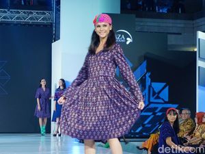 Tenun Kediri Rasa Retro di Koleksi Terbaru IKAT Indonesia Didiet Maulana Tenun Kediri Rasa Retro di Koleksi Terbaru IKAT Indonesia Didiet Maulana
