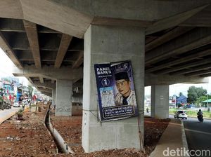 Duh... Poster dan Spanduk Caleg Bikin Kumuh Tol Becakayu