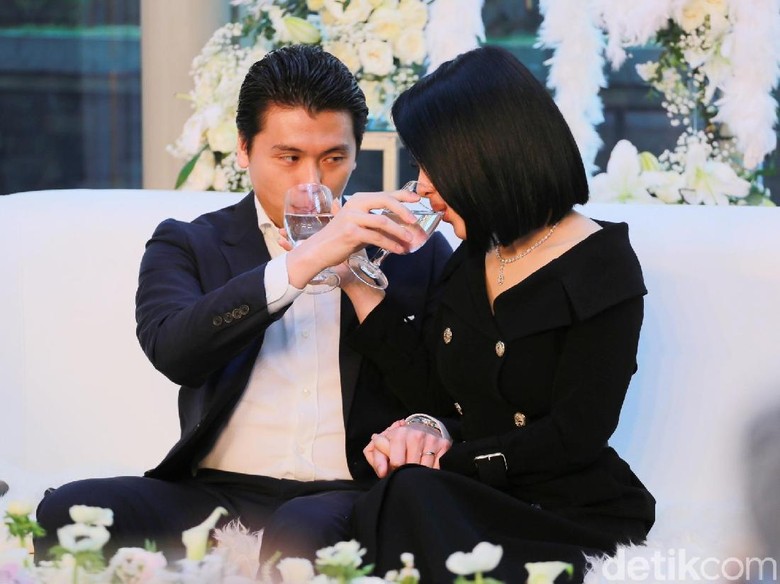Syahrini Dituding Rebut Reino dari Luna, Christine Hakim: Netizen Tak Boleh Gitu! Syahrini Dituding Rebut Reino dari Luna, Christine Hakim: Netizen Tak Boleh Gitu!