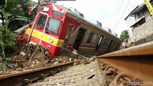 Melihat Kerusakan KRL Anjlok di Bogor Hingga ke Ruang Masinis