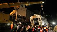 Begini Proses Evakuasi KRL Anjlok dengan Crane yang Ditarget Selesai Malam ini